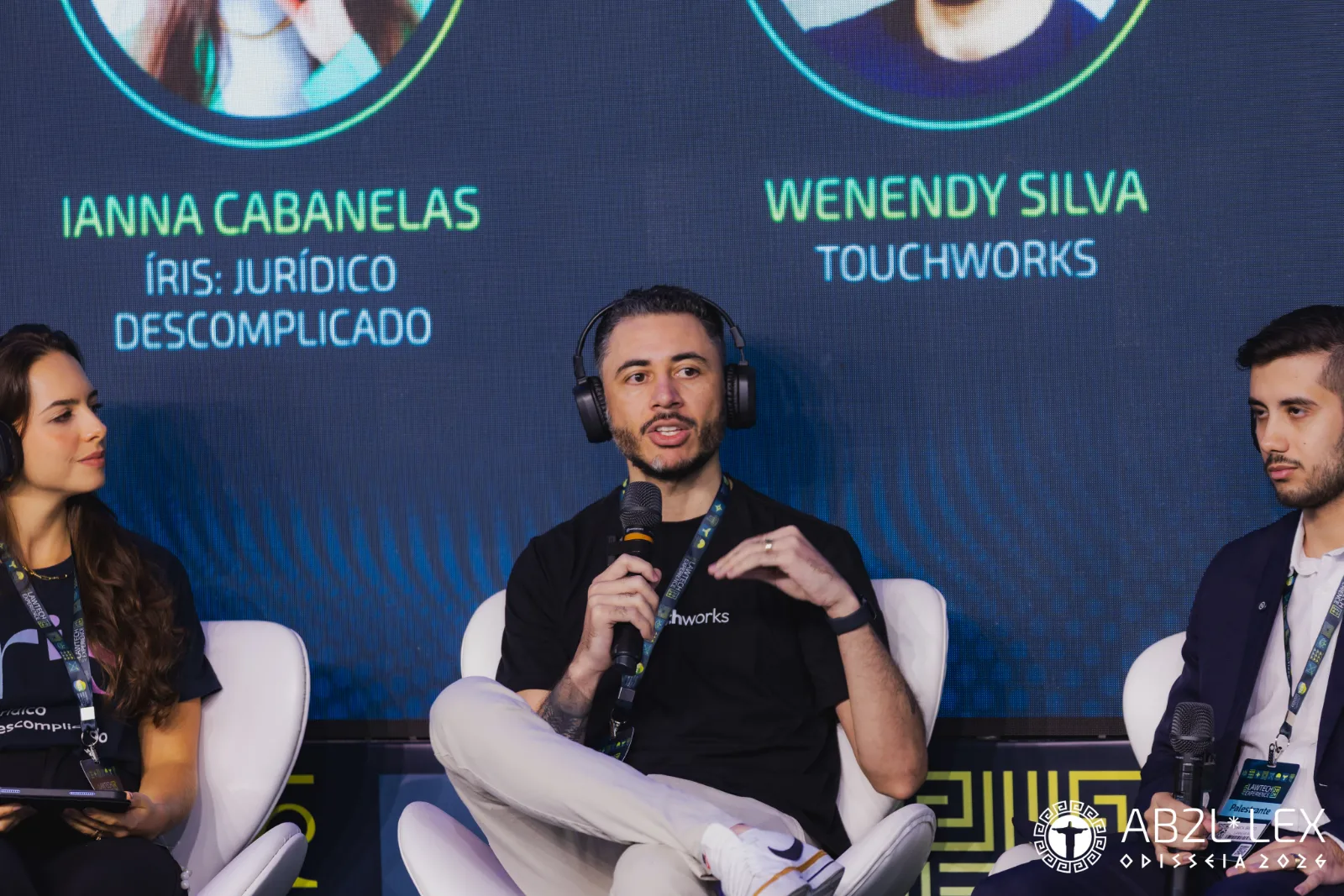 Wenendy Silva falando num painel do Lawtech Experience, evento da AB2L